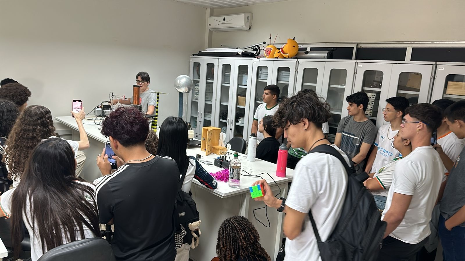 Práticas no laboratório de Física