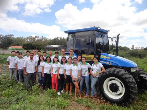 Mecanização agrícola no campus